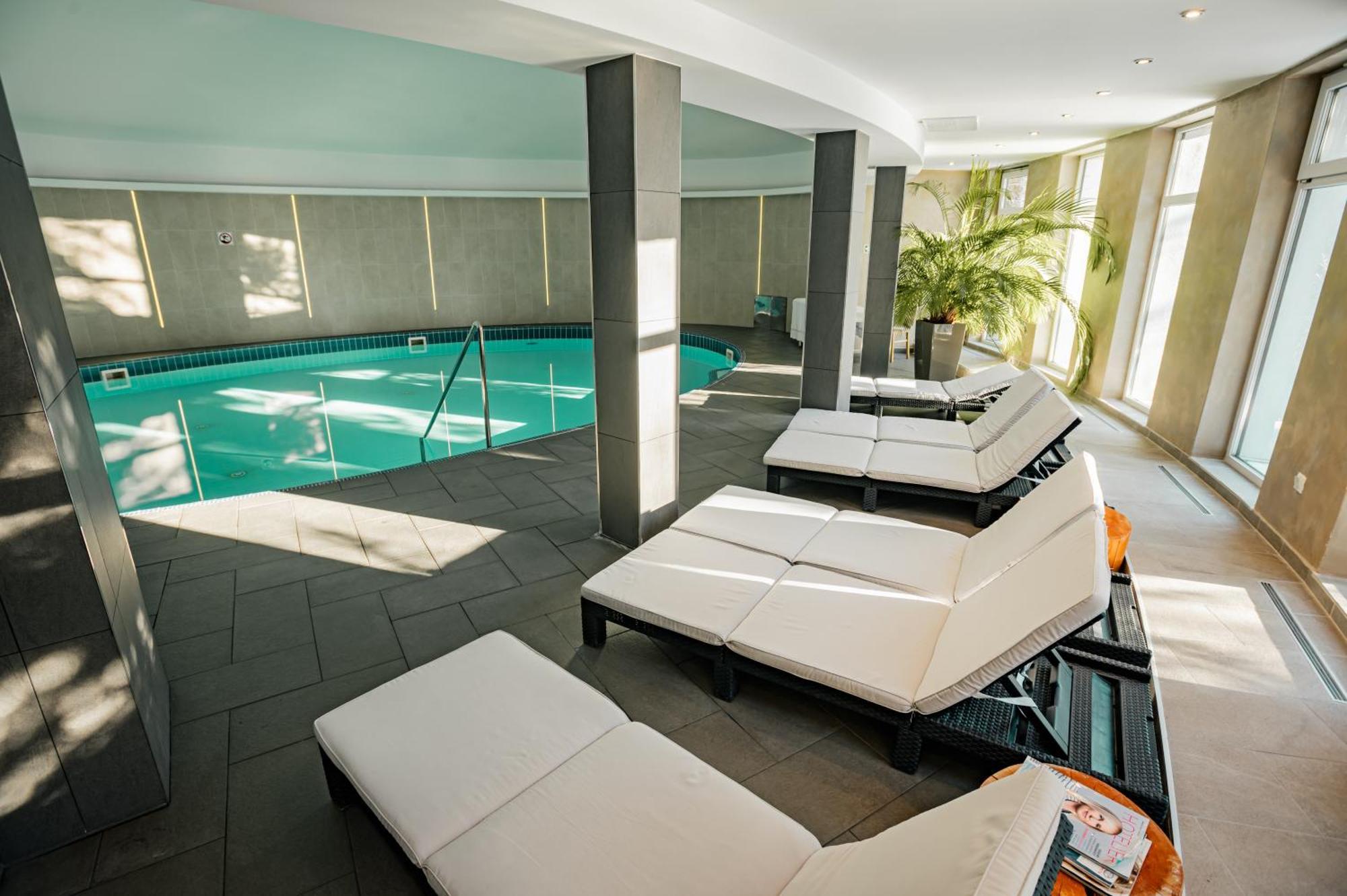 Sport Hotel *** โดโนวาลี ภายนอก รูปภาพ